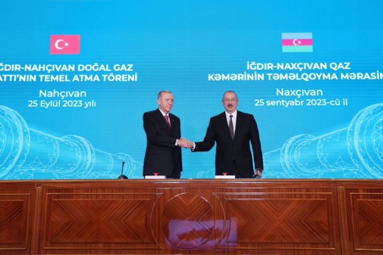 رئيس الوزراء التركي، أذربيجان، النازحين، قره باغ