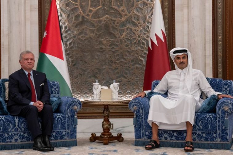 تبحث أمير قطر ملك الأردن جهود وقف إطلاق النار غزة