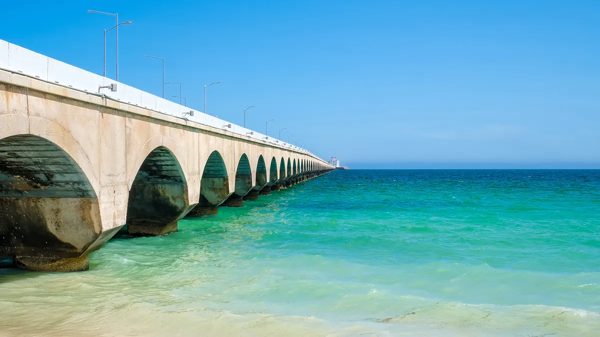 Discover North America’s Record-Breaking Pier: The World’s Longest!
