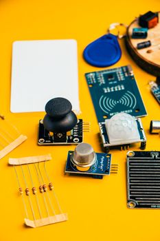 أساسيات إنترنت الأشياء course preview