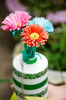 Crafting Colorful Paper Flowers for Kids course preview